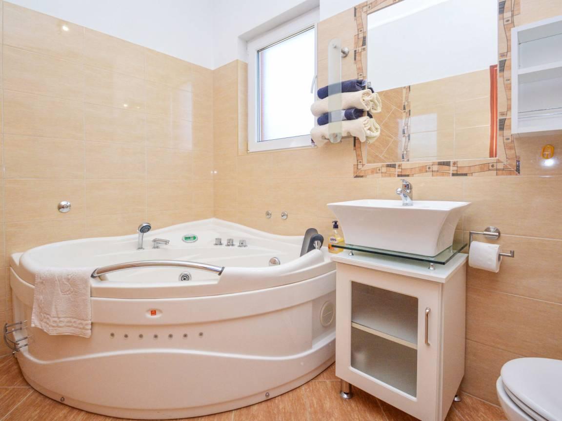 Vakantiehuis met privézwembad en jacuzzi in Novigrad (Istra), Kroatië voor 8 personen foto 19