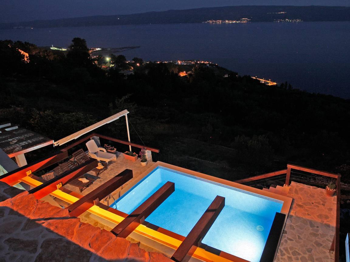 Vakantiehuis met privézwembad en zeezicht in Omiš, Kroatië voor 6 personen foto 24
