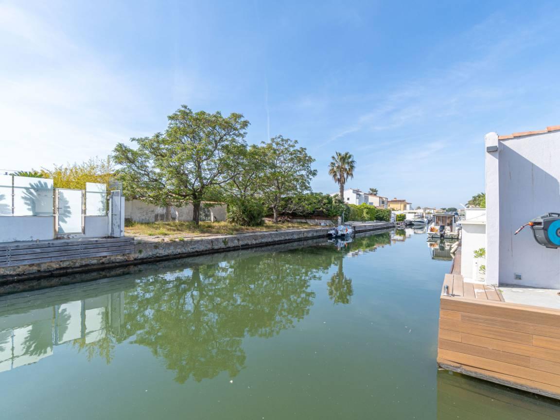 Vakantiehuis met privézwembad en zwembad in Empuriabrava, Spanje voor 5 personen foto 22