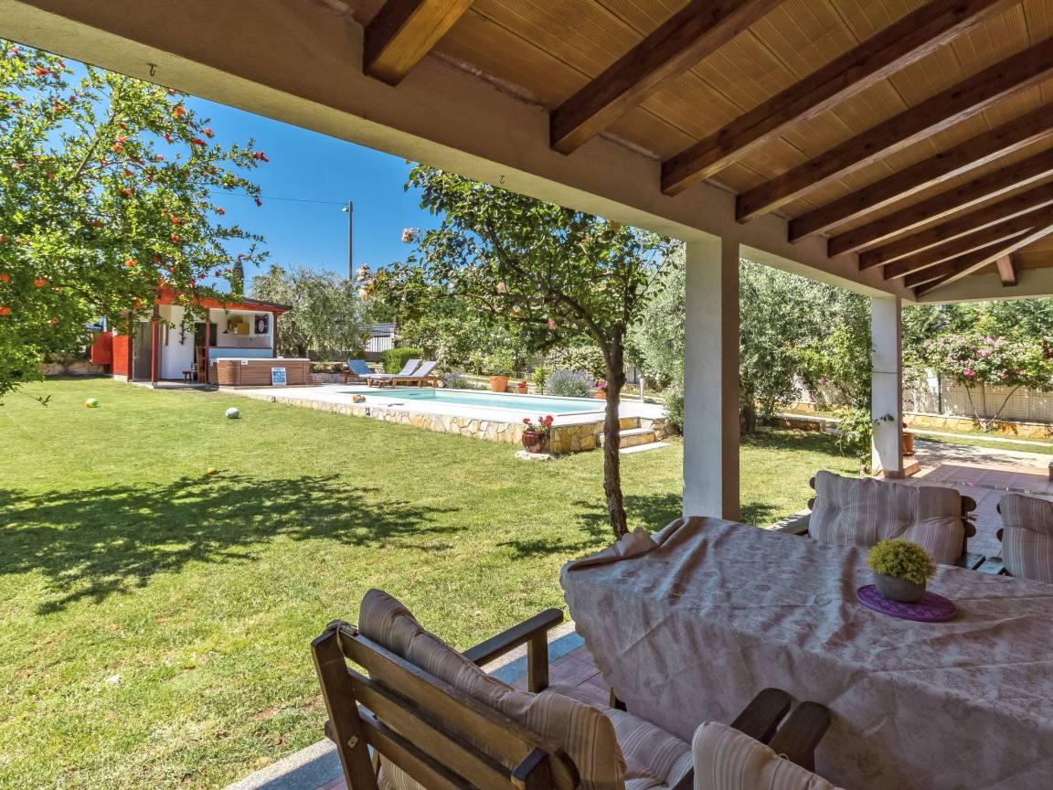 Vakantiehuis met privézwembad en jacuzzi in Poreč/Kaštelir, Kroatië voor 9 personen foto 20