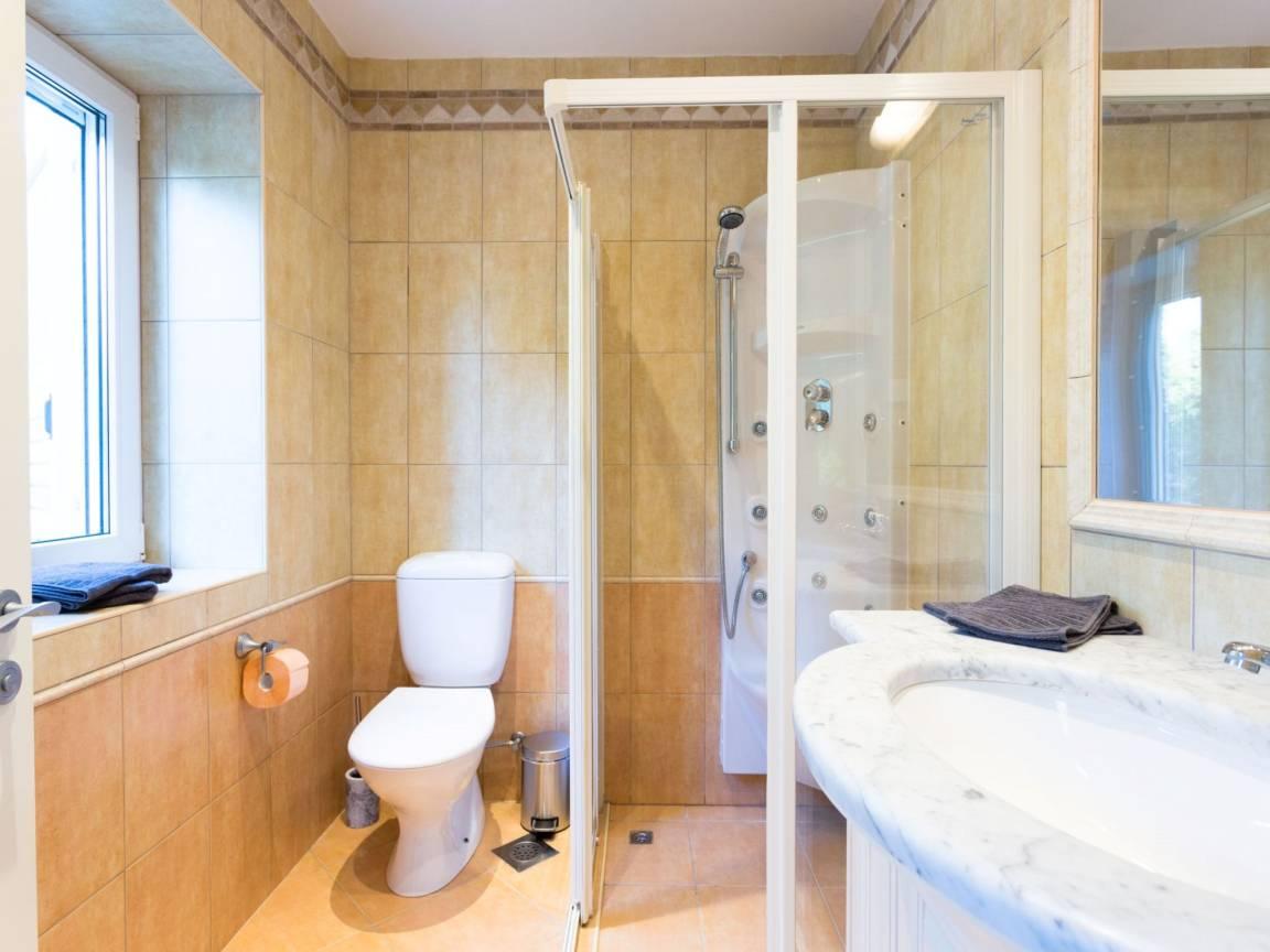 Waterfront Oasis met 2 slaapkamers, 2 badkamers en jacuzzi in Ston, Kroatië voor 4 personen foto 23
