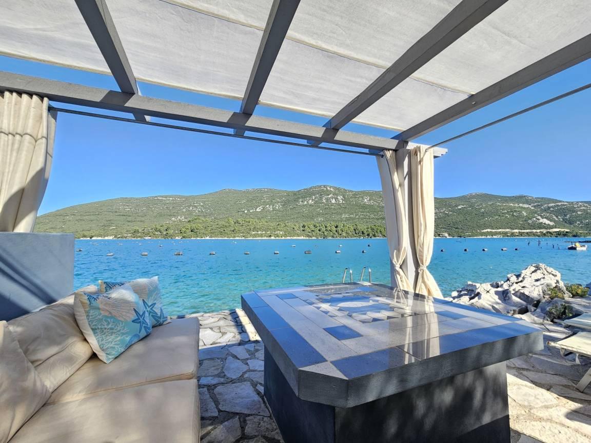 Waterfront Oasis met 2 slaapkamers, 2 badkamers en jacuzzi in Ston, Kroatië voor 4 personen foto 19
