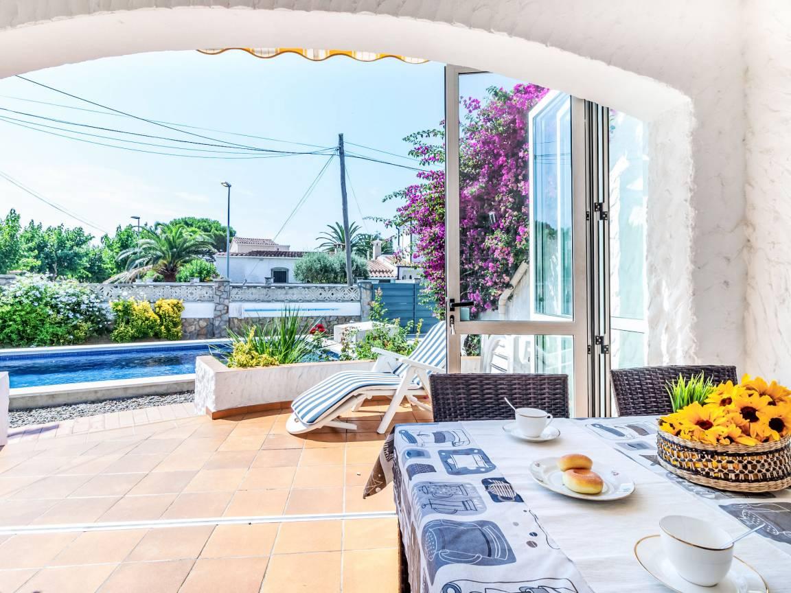 Vakantiehuis met privézwembad en zwembad in Empuriabrava, Spanje voor 6 personen foto 19
