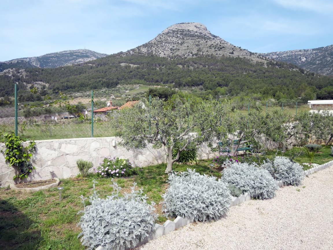 Vakantiehuis met privézwembad en zeezicht in Brač/Splitska, Kroatië voor 7 personen foto 19