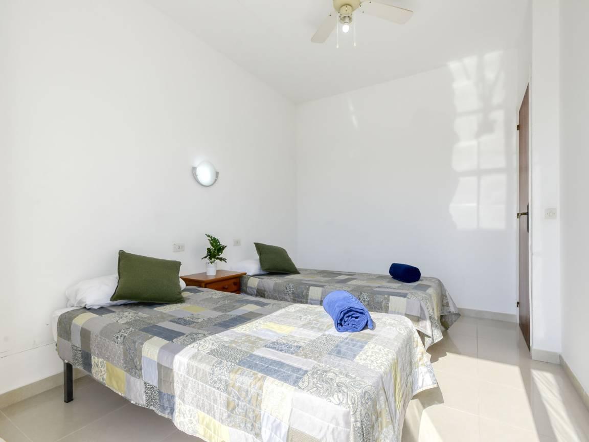 Vakantiehuis met privézwembad en zwembad en 3 slaapkamers en hond toegestaan in Empuriabrava, Spanje voor 6 personen foto 20