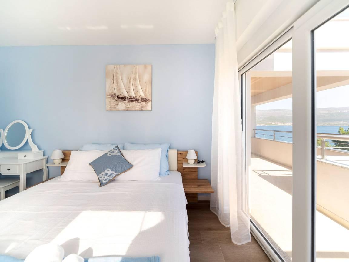 Sea Front Villa Lucija in Zadar, Kroatië voor 10 personen foto 23