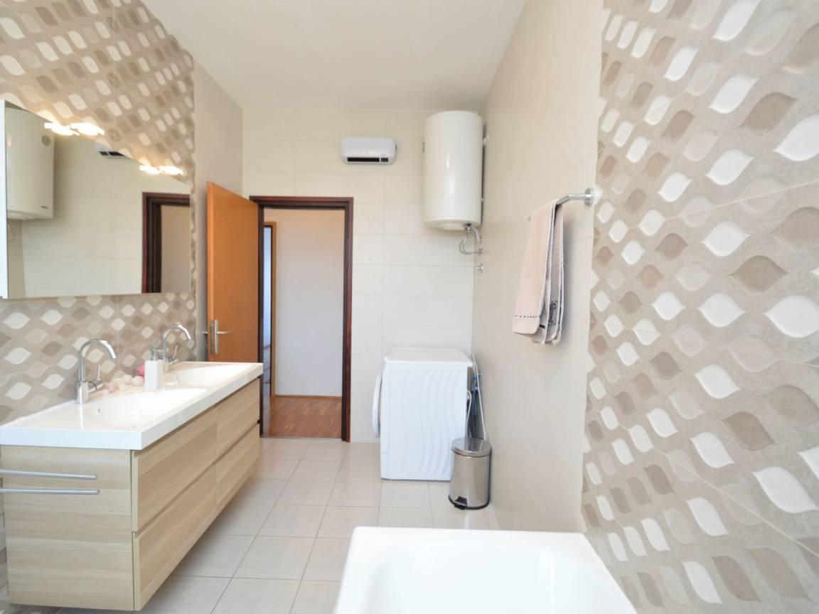 Vakantieappartement met jacuzzi en hottub in Pula, Kroatië voor 7 personen foto 23