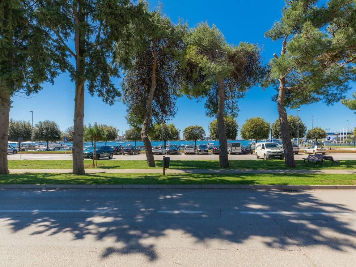 Vakantiehuis met zeezicht en ligging bij zee en 2 slaapkamers en hond toegestaan in Umag, Kroatië voor 4 personen foto 24