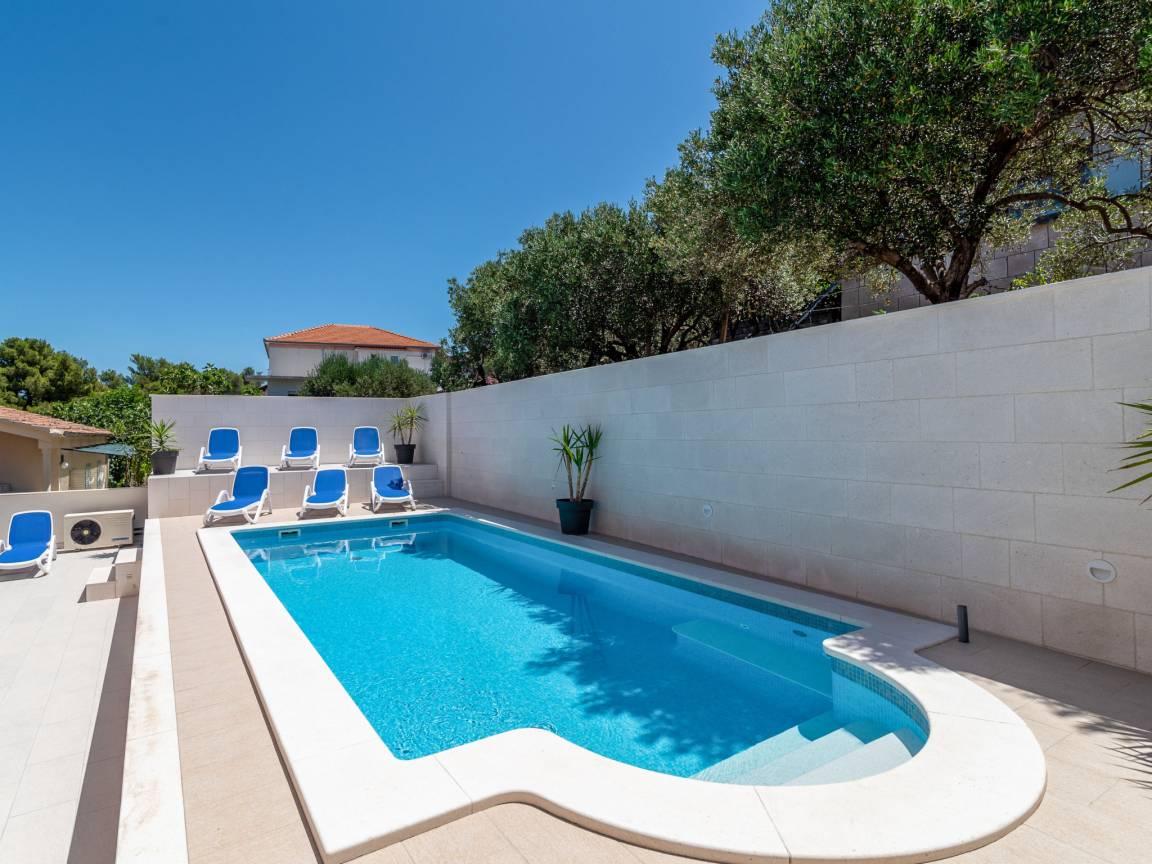 Vakantieappartement met zeezicht en zwembad in Trogir/Arbanija, Kroatië voor 4 personen foto 19