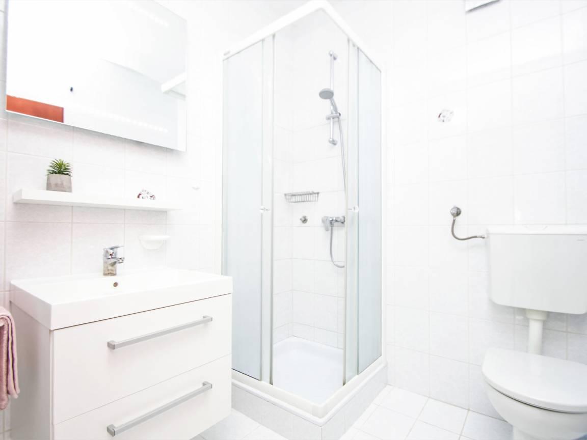 Vakantieappartement met zwembad en ligging bij zee in Vodice/Tribunj, Kroatië voor 4 personen foto 19