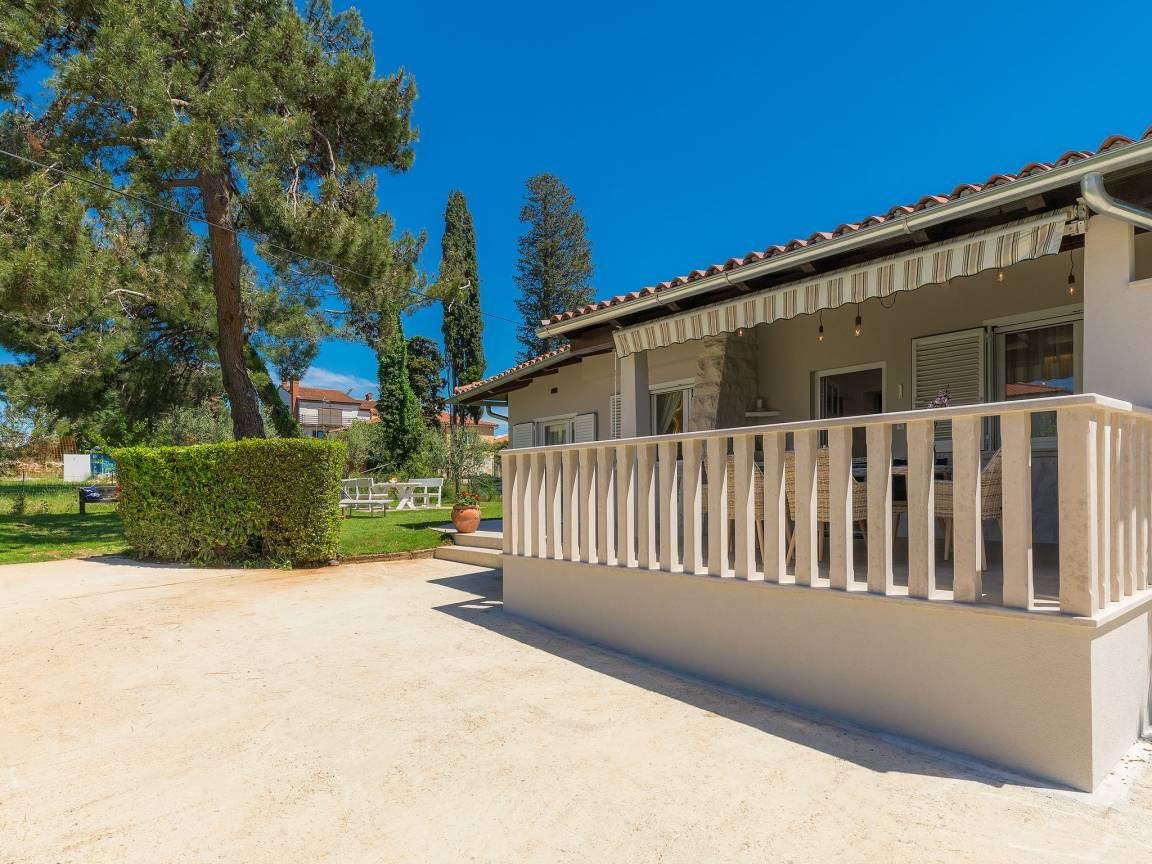 Vakantiehuis met zeezicht en ligging bij zee en 2 slaapkamers en hond toegestaan in Umag, Kroatië voor 4 personen foto 25