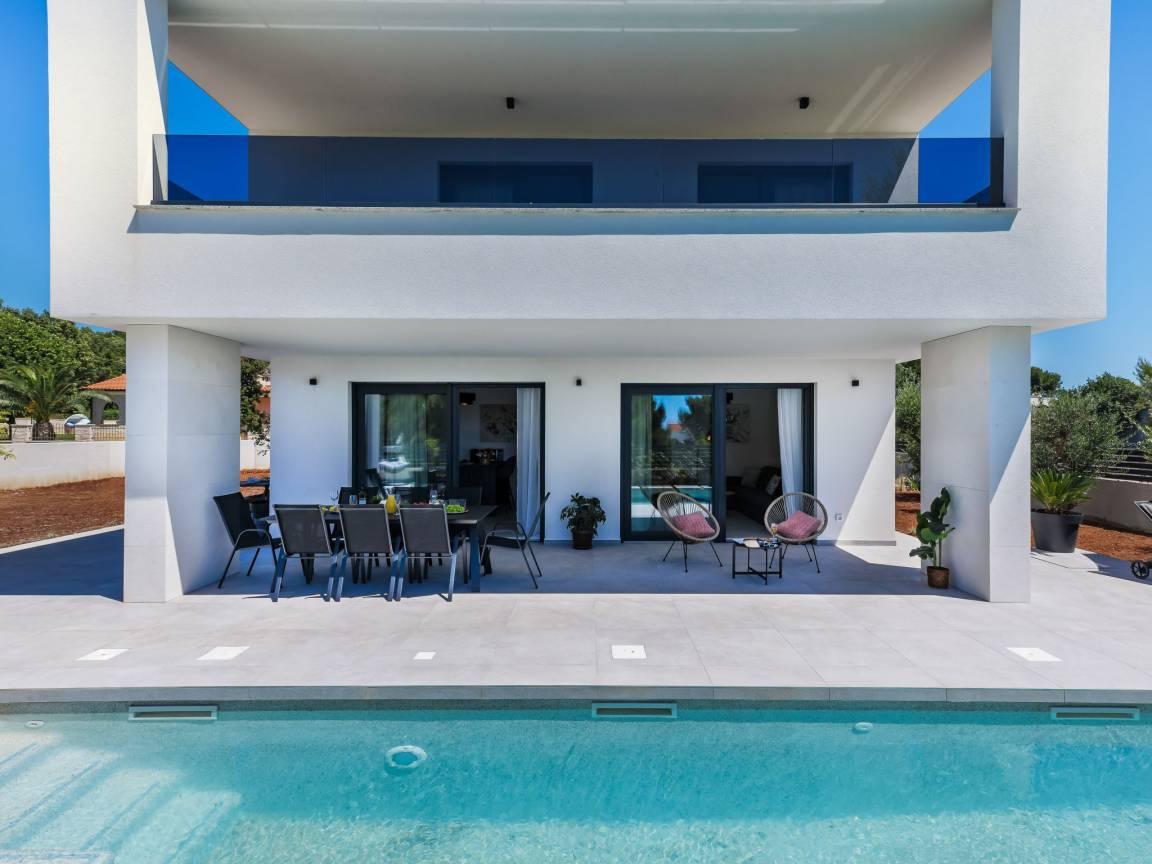 Vakantievilla met privézwembad en jacuzzi en 4 slaapkamers, 4 badkamers en hottub in Medulin, Kroatië voor 8 personen foto 22
