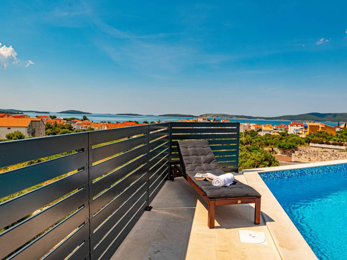 Vakantiehuis met privézwembad en zwembad in Brodarica, Kroatië voor 8 personen foto 24
