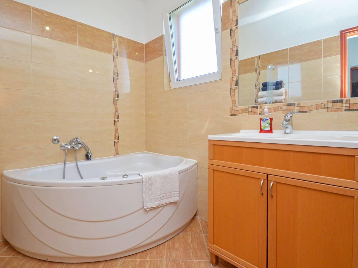 Vakantiehuis met privézwembad en jacuzzi in Novigrad (Istra), Kroatië voor 8 personen foto 22