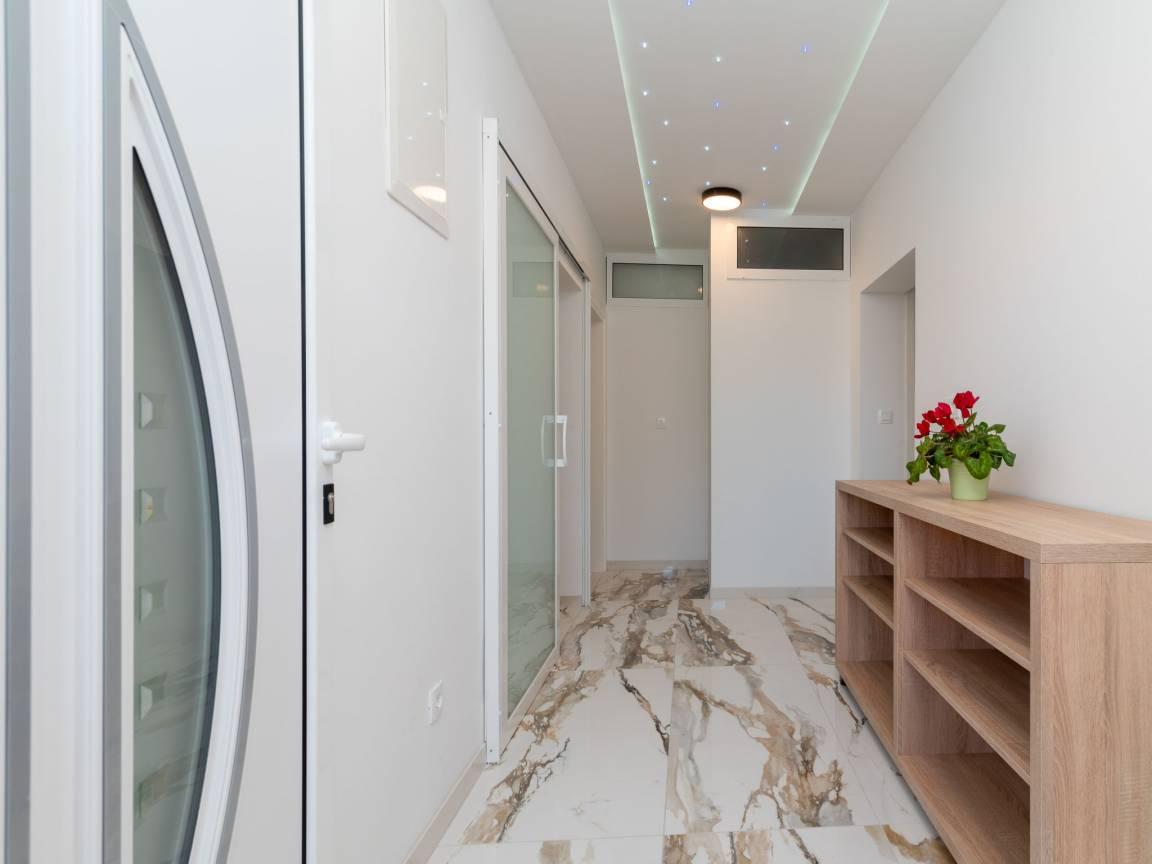 Vakantieappartement met zeezicht en zwembad in Trogir/Arbanija, Kroatië voor 6 personen foto 19