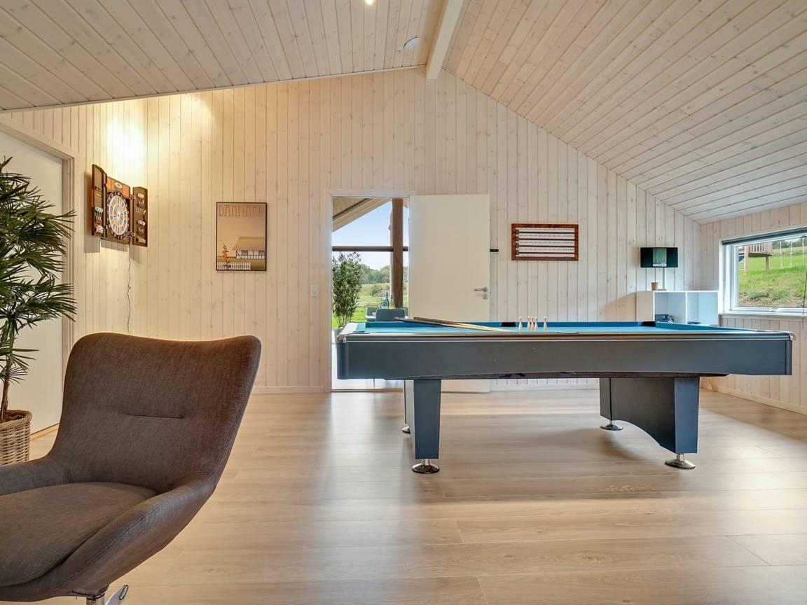 "Vara" - 800m from the sea in Vejby, Denemarken voor 14 personen foto 24