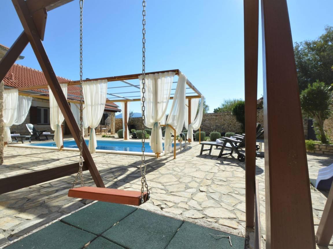 Vakantiehuis met privézwembad en sauna in Oklaj, Kroatië voor 8 personen foto 19