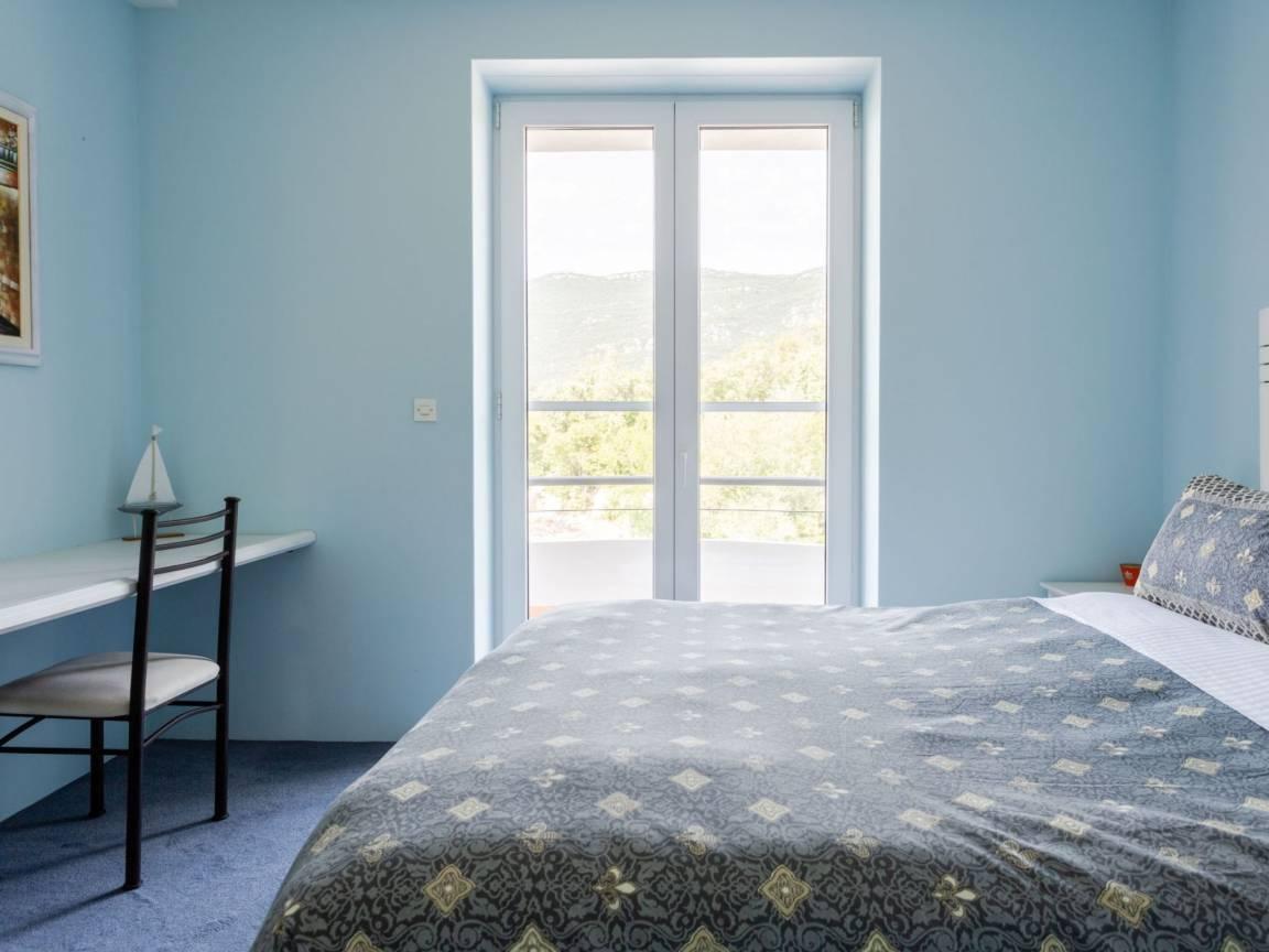 Waterfront Oasis met 2 slaapkamers, 2 badkamers en jacuzzi in Ston, Kroatië voor 4 personen foto 23