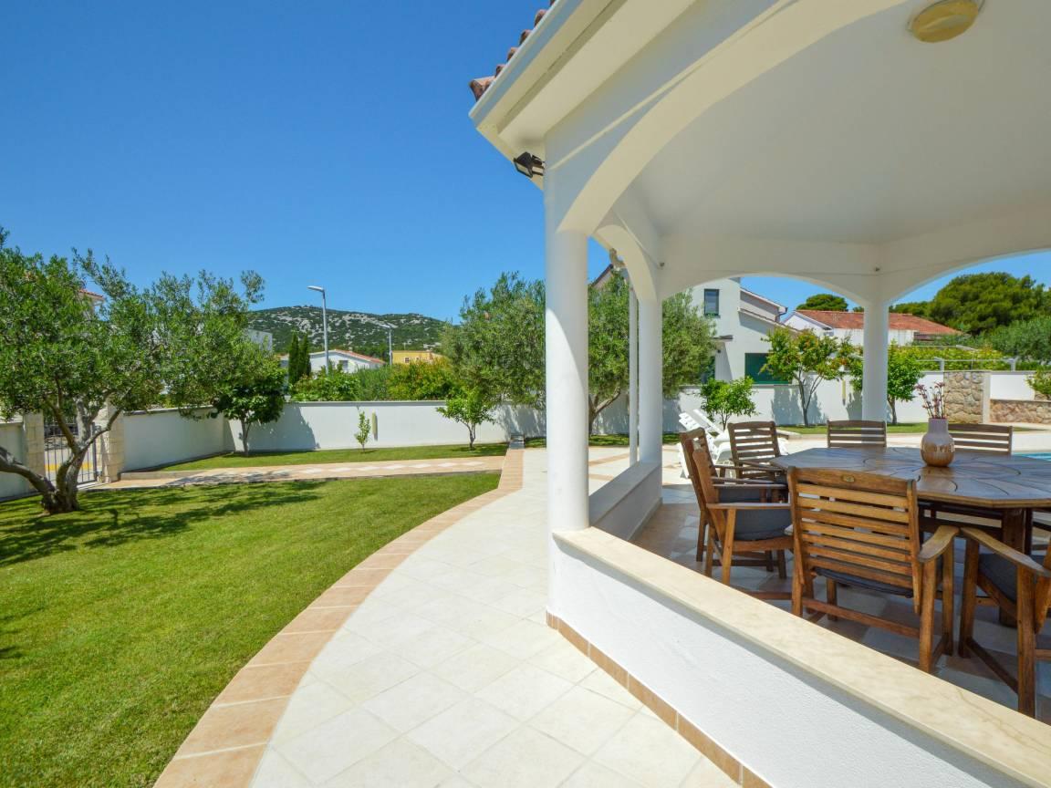 Vakantieappartement met zwembad en ligging bij zee in Vodice/Tribunj, Kroatië voor 4 personen foto 24