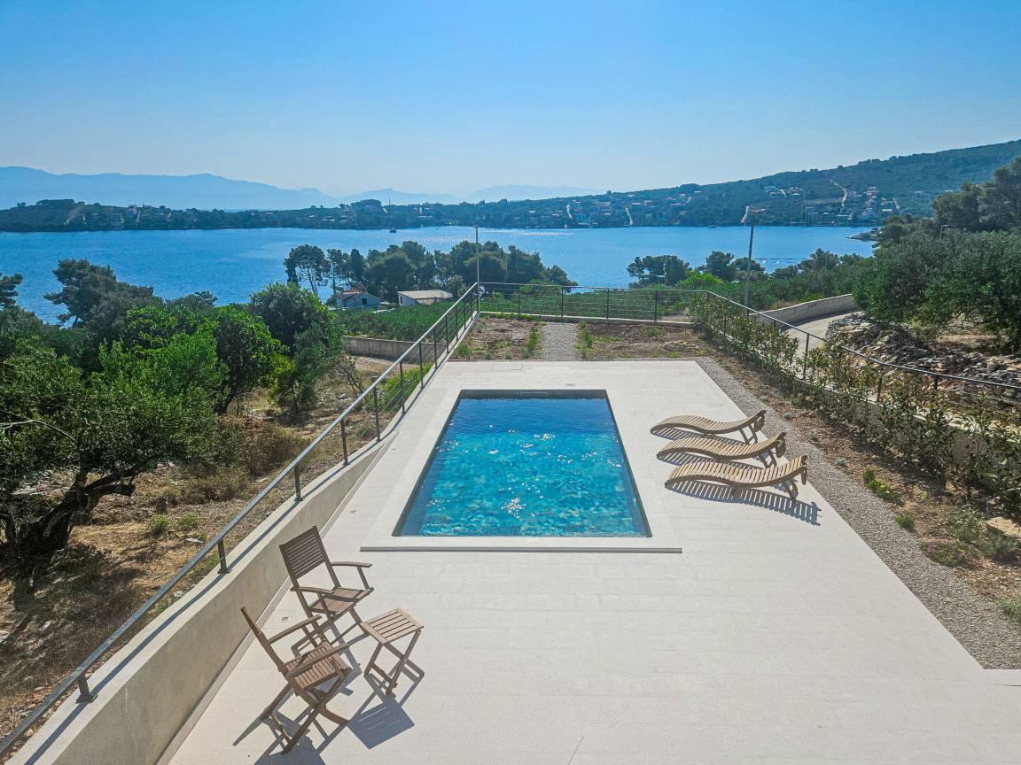 Vakantiehuis met privézwembad en zeezicht in Šolta/Nečujam, Kroatië voor 6 personen foto 24