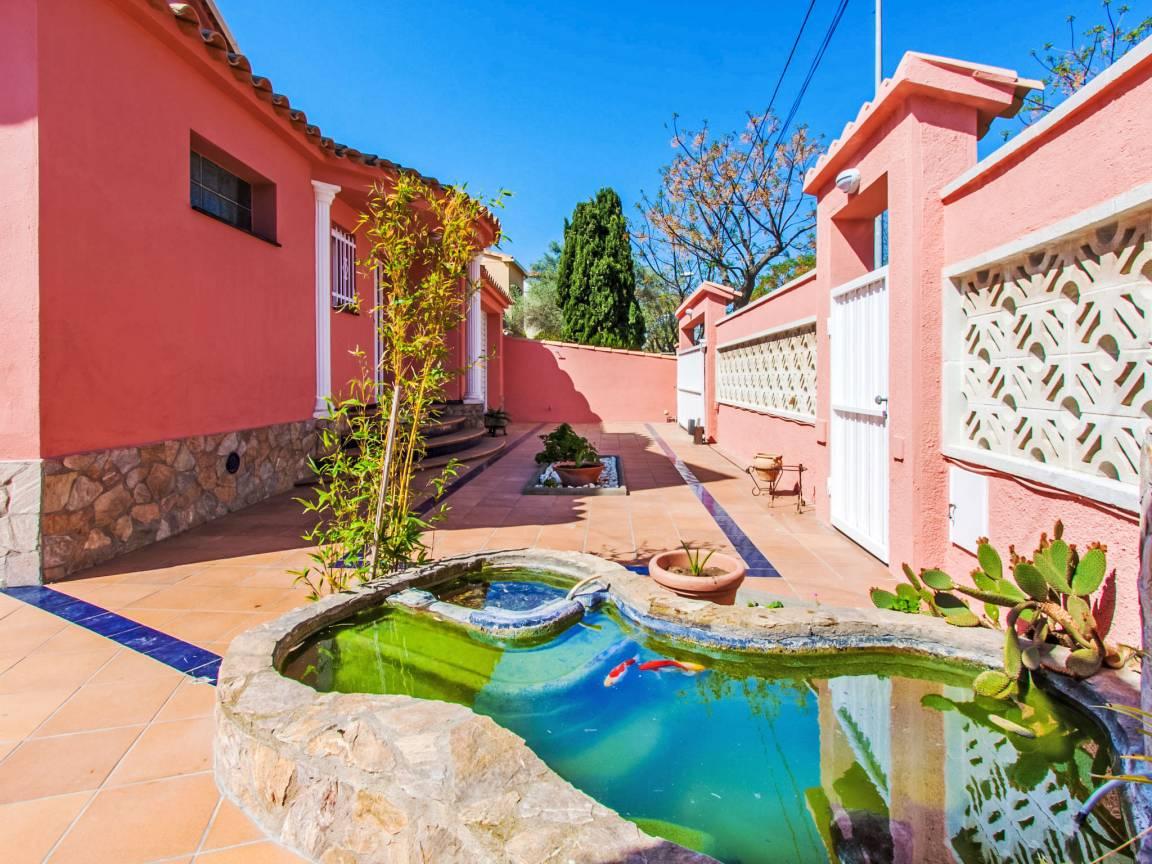 Requesens in Empuriabrava, Spanje voor 8 personen foto 25