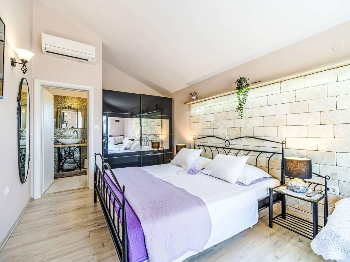 Villa Mutnik in Brač/Supetar, Kroatië voor 10 personen foto 20
