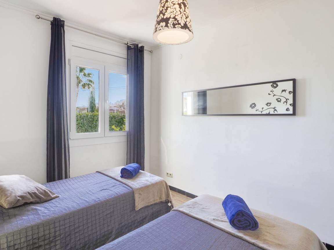 Vakantiehuis met privézwembad en zwembad en 3 slaapkamers en hond toegestaan in Empuriabrava, Spanje voor 6 personen foto 19