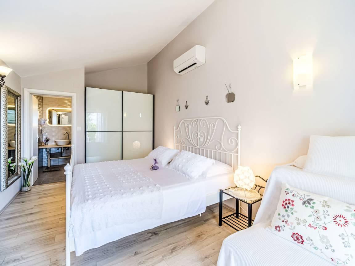 Villa Mutnik in Brač/Supetar, Kroatië voor 10 personen foto 24