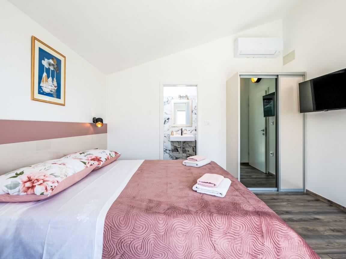 Vakantievilla met privézwembad en zeezicht in Pula/Krnica, Kroatië voor 7 personen foto 21