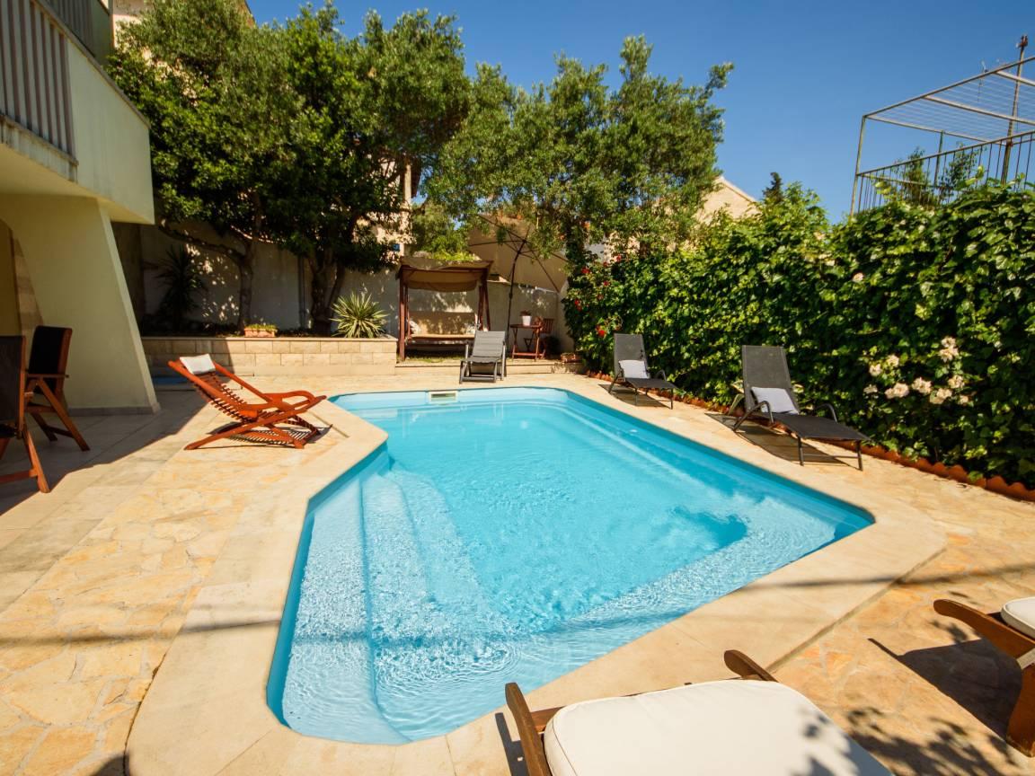 Vakantiehuis met privézwembad en zeezicht in Brač/Supetar, Kroatië voor 10 personen foto 21