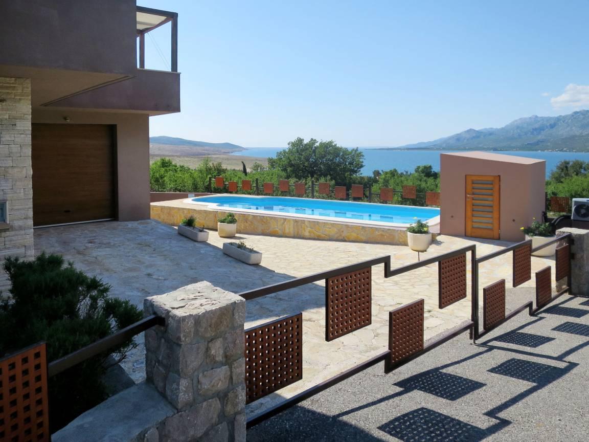 Vakantiehuis met privézwembad en jacuzzi in Starigrad-Paklenica, Kroatië voor 8 personen foto 23