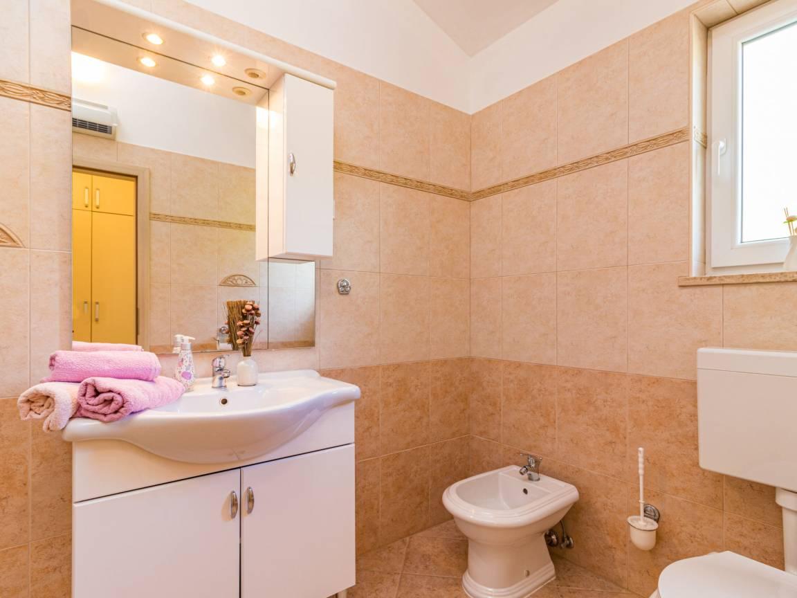 Vakantiehuis met privézwembad en zwembad in Poreč, Kroatië voor 8 personen foto 19