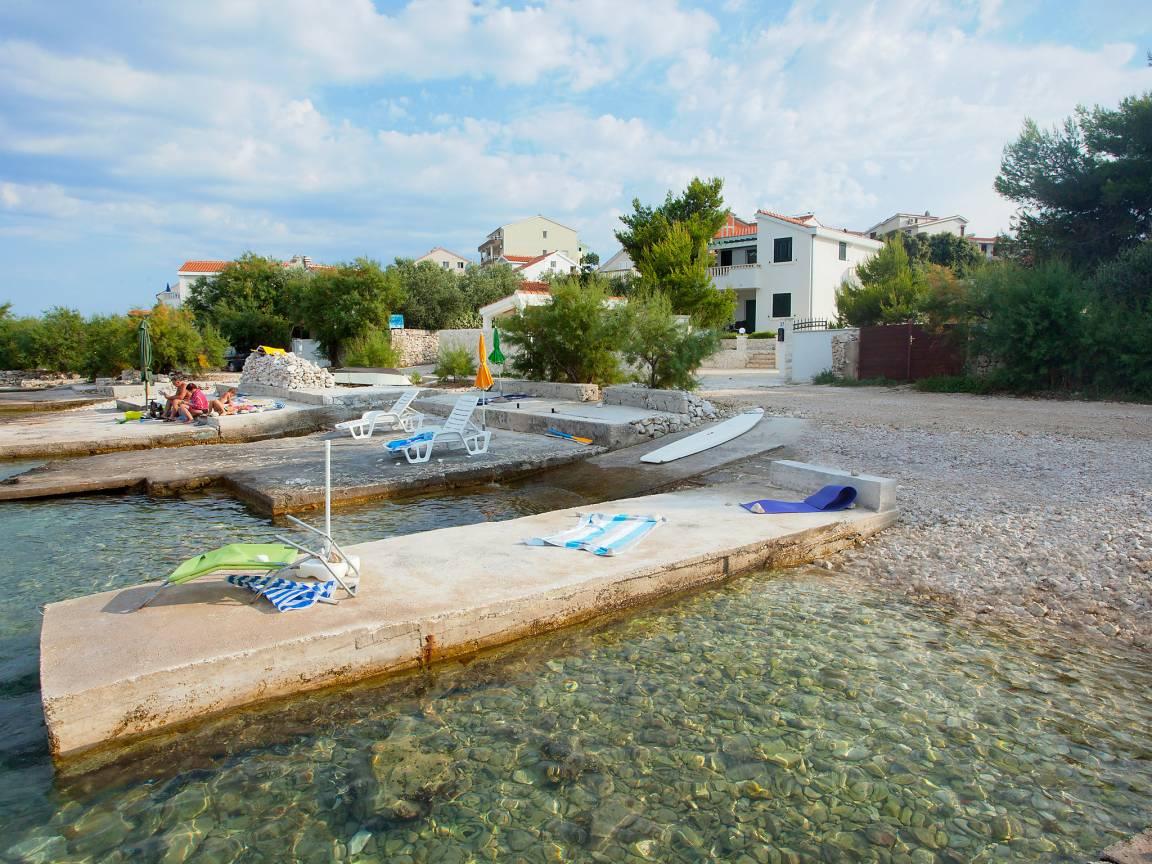 Vakantiehuis met privézwembad en zeezicht in Marina/Sevid, Kroatië voor 6 personen foto 22