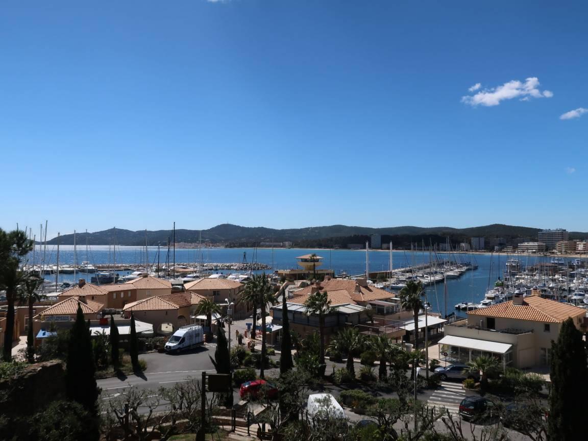 Le Domaine d'Azur met 1 slaapkamer en zwembad in Le Lavandou, Frankrijk voor 4 personen foto 21