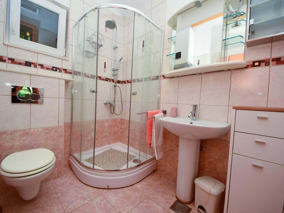 Vakantiehuis met privézwembad en zeezicht in Marina/Sevid, Kroatië voor 6 personen foto 21