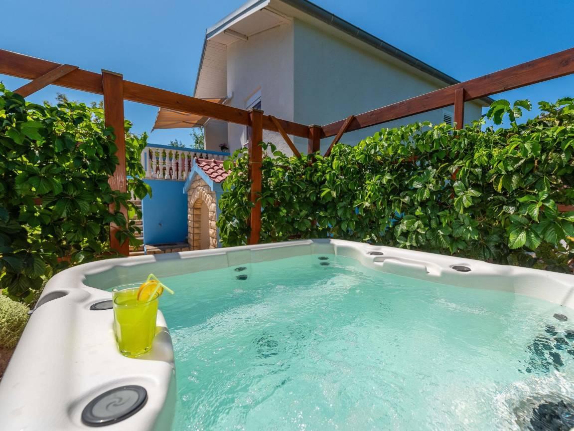 Vakantiehuis met jacuzzi en hottub in Novigrad (Zadar), Kroatië voor 8 personen foto 19