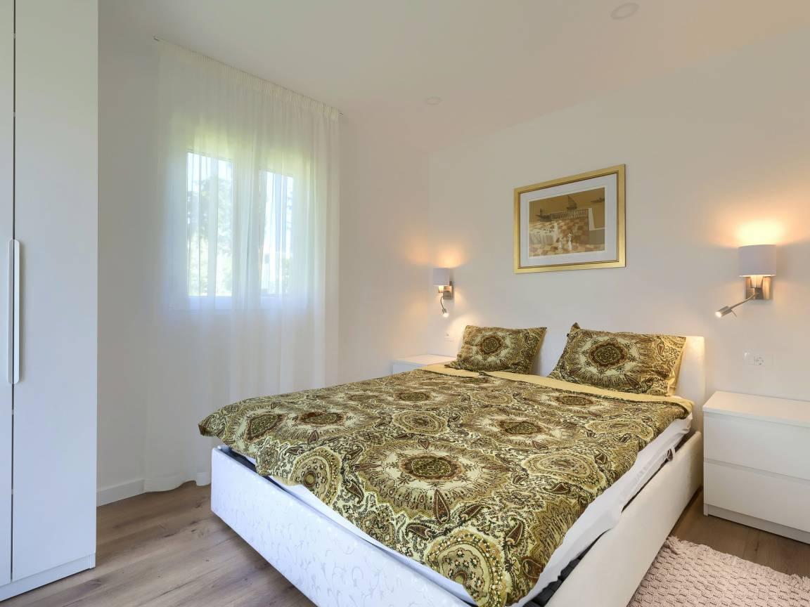 Vakantiehuis met zeezicht en ligging bij zee en 2 slaapkamers en hond toegestaan in Umag, Kroatië voor 4 personen foto 21