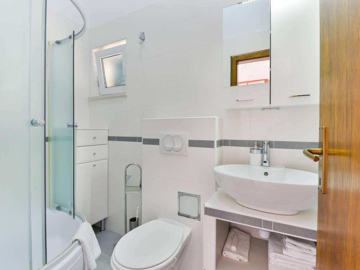 Villa Andjelka met 2 slaapkamers, 2 badkamers en sauna in Trogir/Okrug Gornji, Kroatië voor 4 personen foto 20