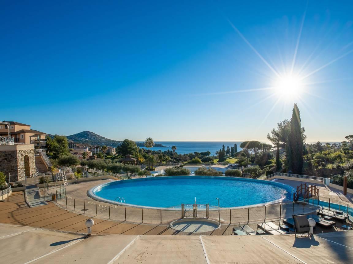 L'Esquinade met 1 slaapkamer en zwembad in Agay Village Cap Esterel, Frankrijk voor 4 personen foto 22