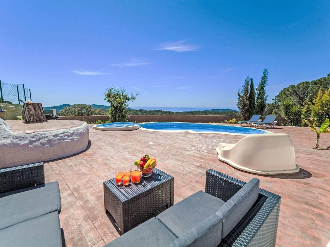 Vakantiehuis met privézwembad en jacuzzi in Lloret de Mar, Spanje voor 8 personen foto 24