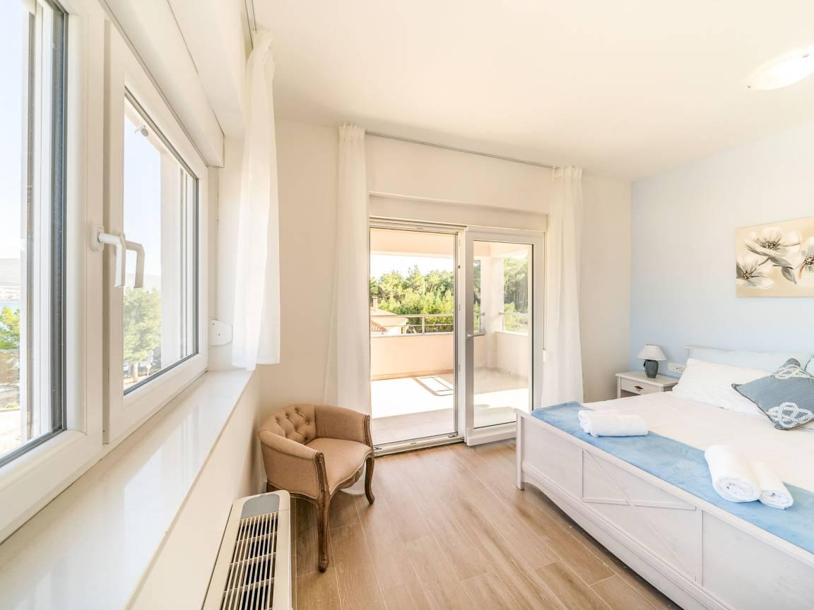 Sea Front Villa Lucija in Zadar, Kroatië voor 10 personen foto 21