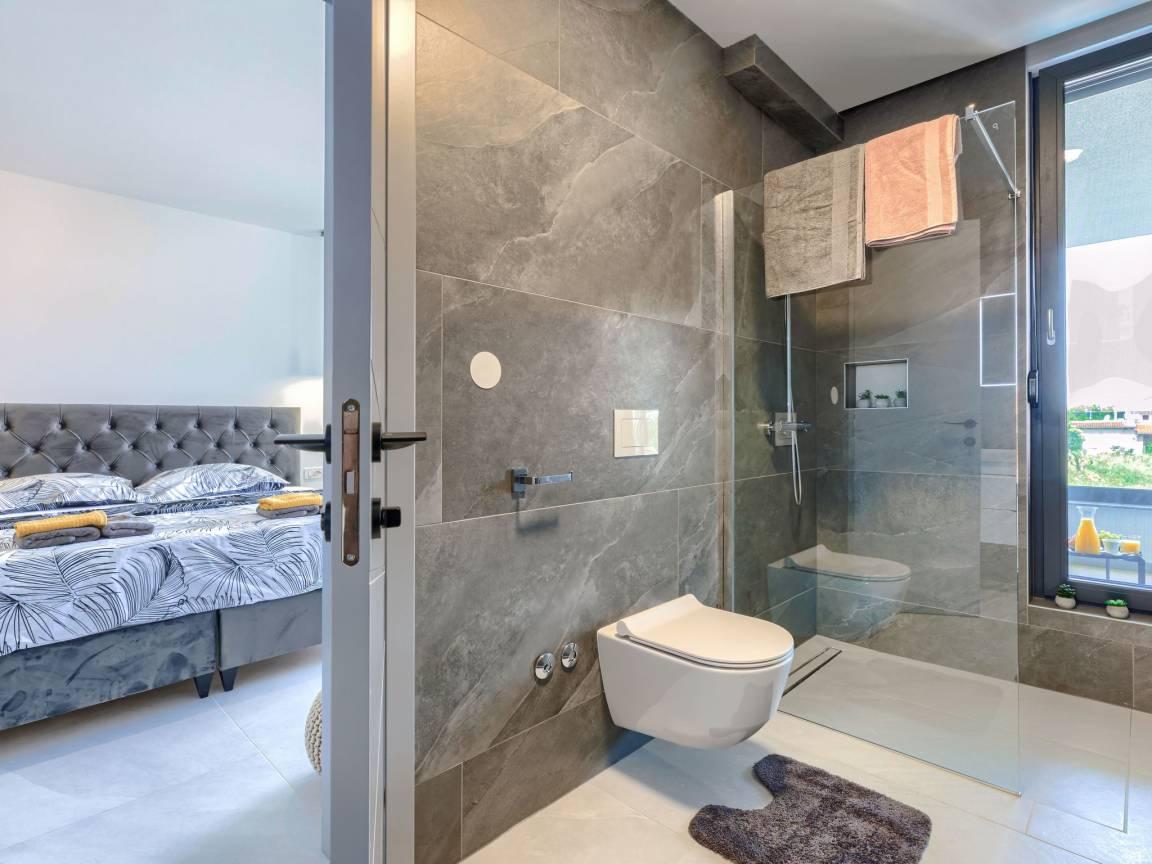 Vakantievilla met privézwembad en jacuzzi en 4 slaapkamers, 4 badkamers en hottub in Medulin, Kroatië voor 8 personen foto 24