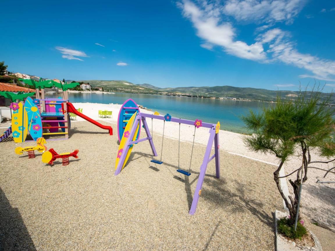 Vakantieappartement met zeezicht en zwembad in Trogir/Arbanija, Kroatië voor 4 personen foto 21