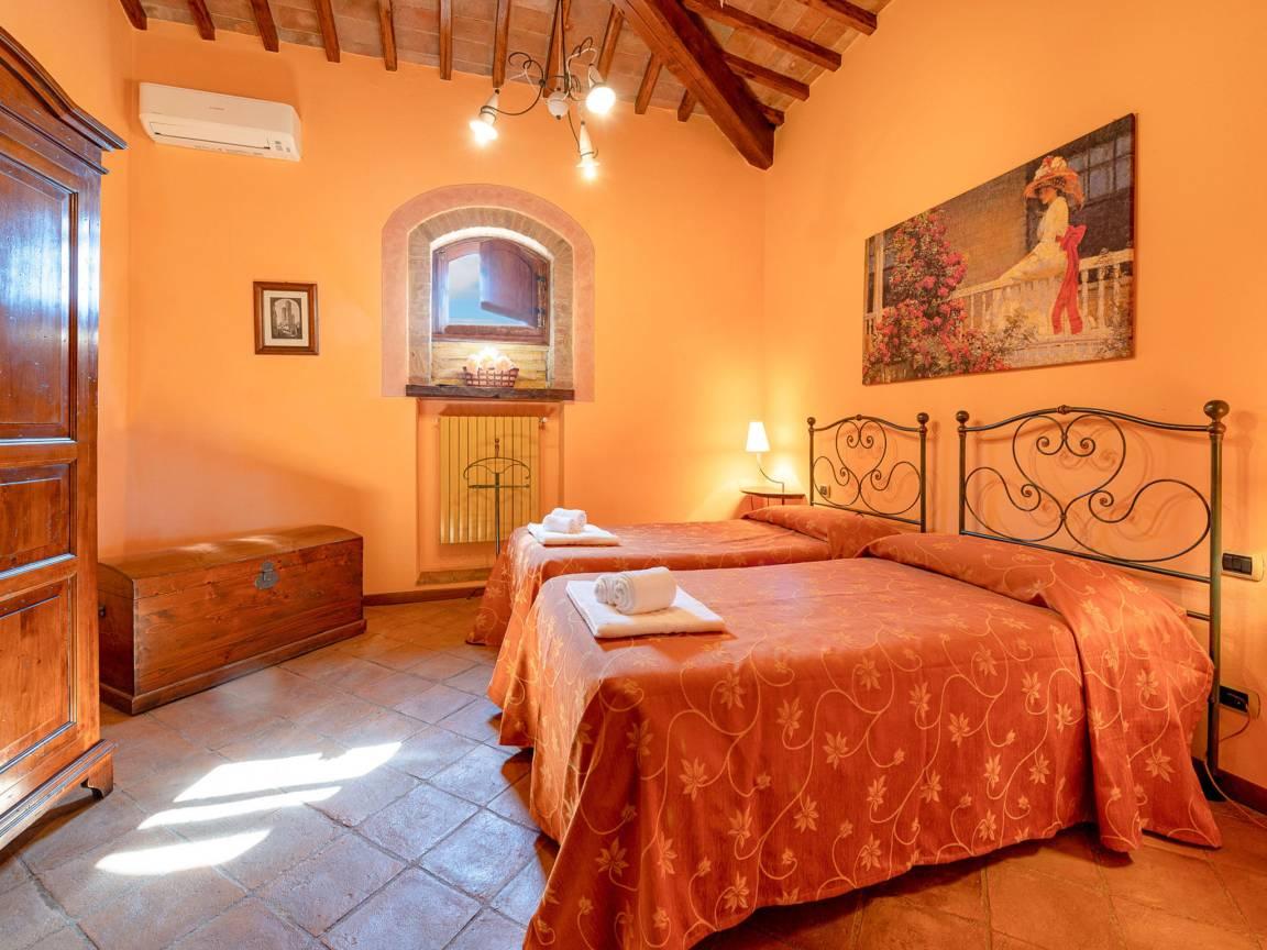 Vakantievilla met privézwembad en jacuzzi in San Gimignano, Italië voor 10 personen foto 24