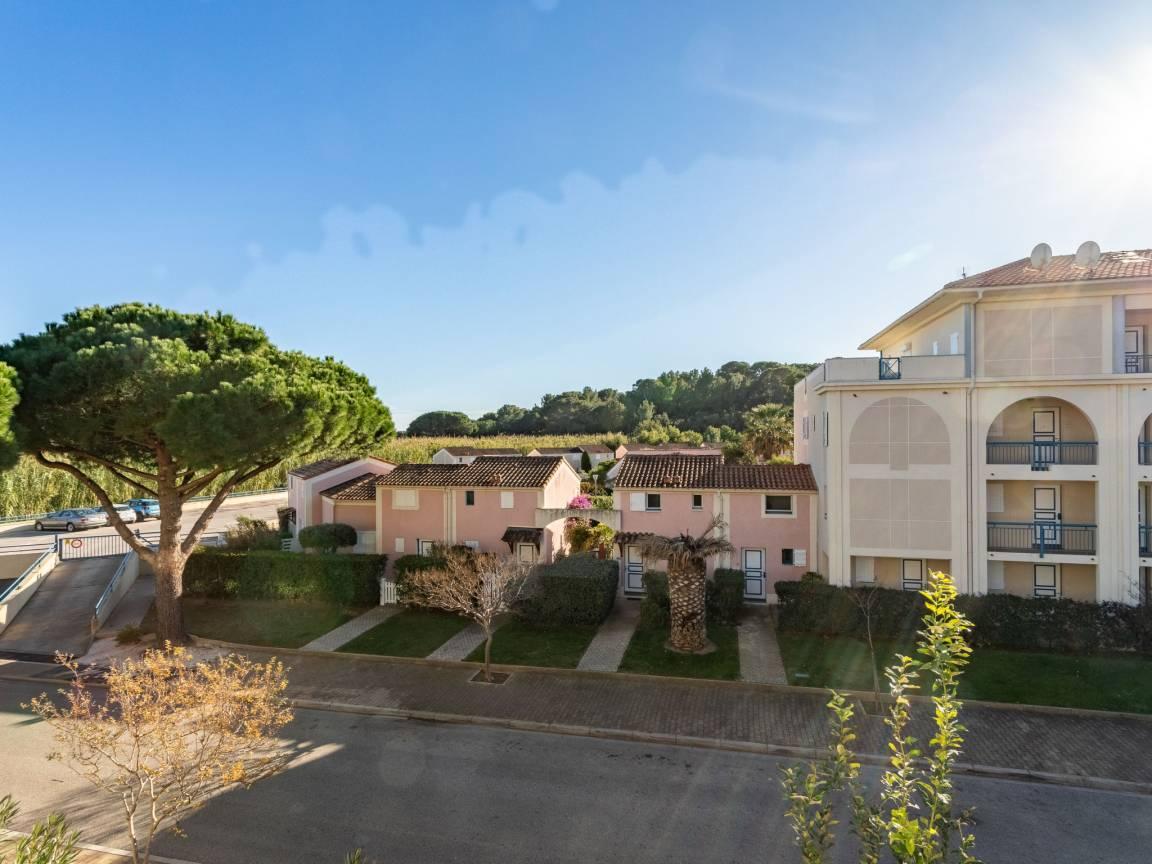 Le Domaine d'Azur met 1 slaapkamer en zwembad in Le Lavandou, Frankrijk voor 4 personen foto 19