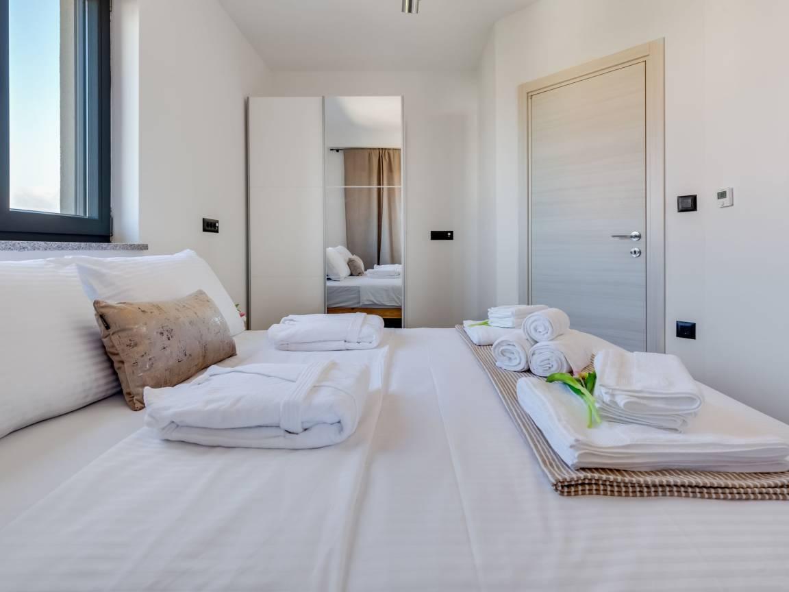 Luxury Villa Terra Maiorum in Pag/Povljana, Kroatië voor 6 personen foto 25