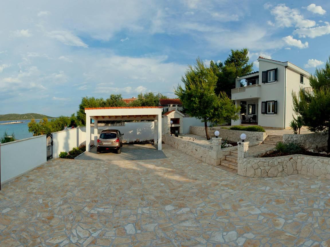 Vakantiehuis met privézwembad en zeezicht in Marina/Sevid, Kroatië voor 6 personen foto 23