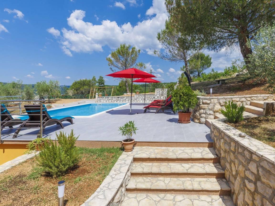 Vakantiehuis met privézwembad en zeezicht in Trget, Kroatië voor 12 personen foto 20
