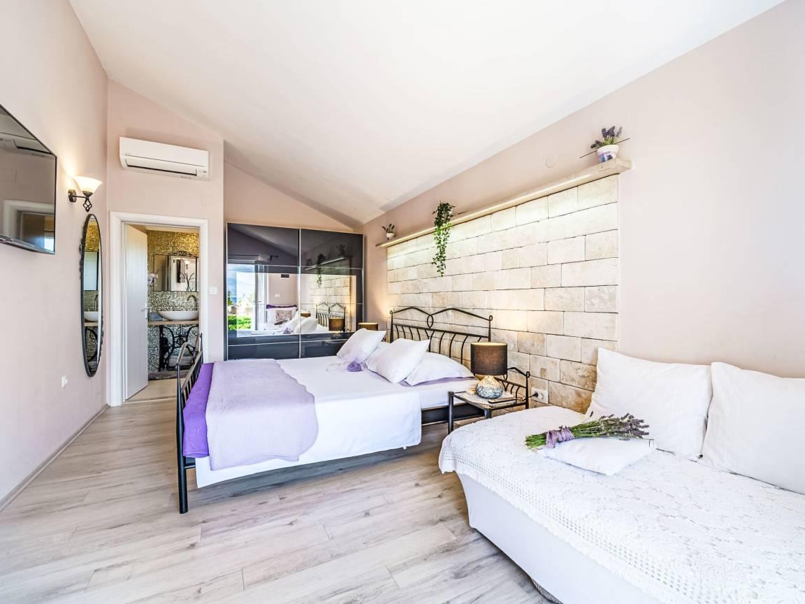 Villa Mutnik in Brač/Supetar, Kroatië voor 10 personen foto 21