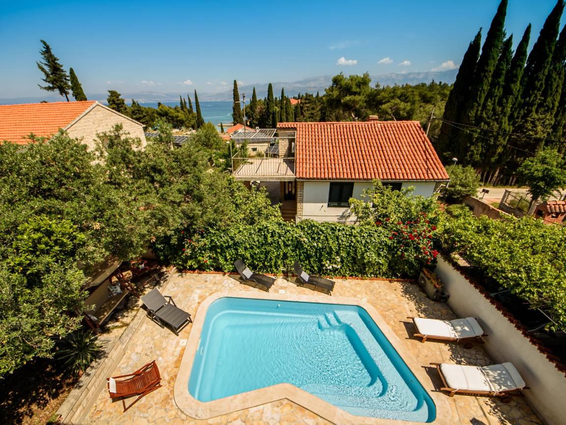 Vakantiehuis met privézwembad en zeezicht in Brač/Supetar, Kroatië voor 10 personen foto 19